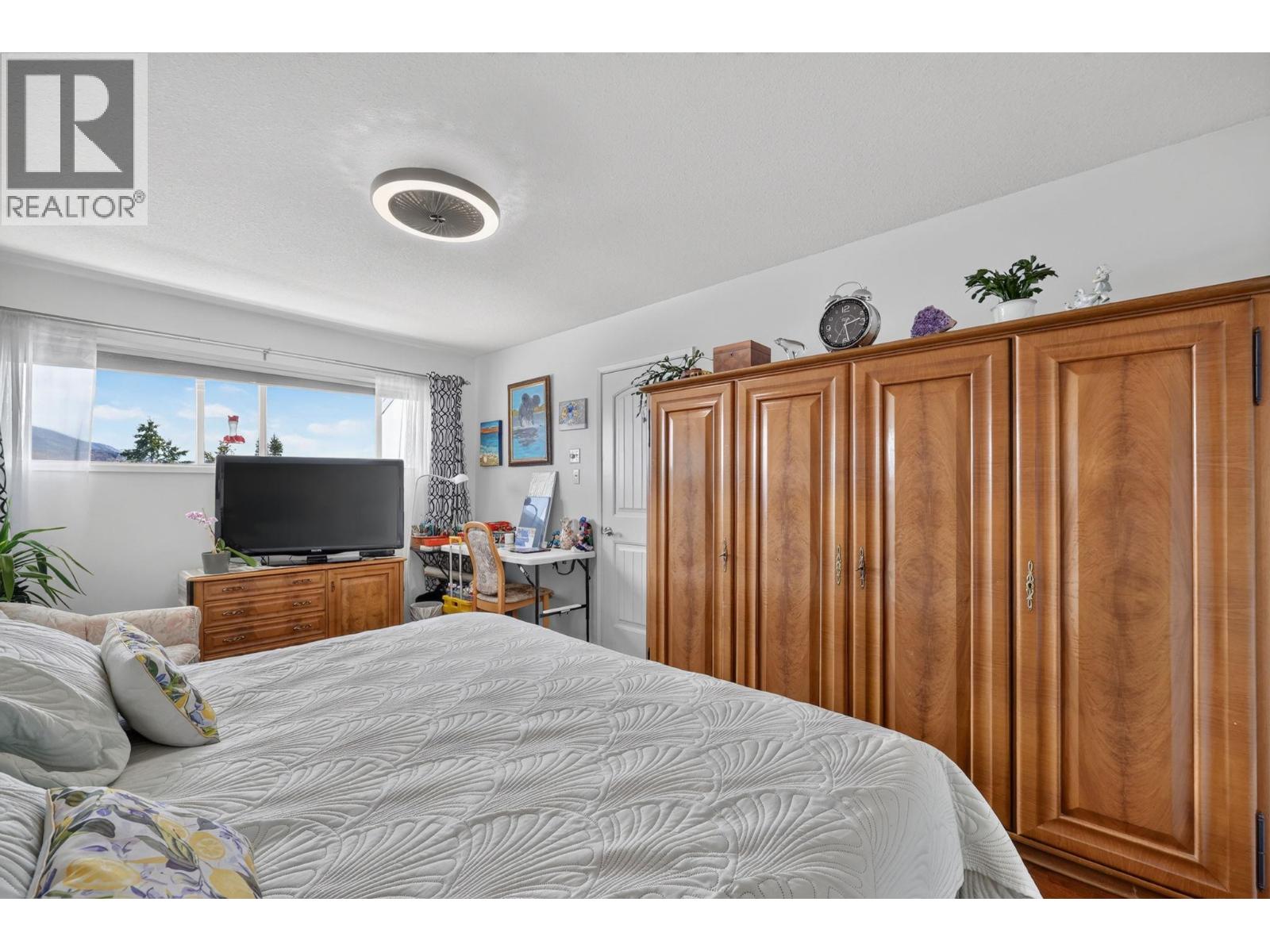 5868 MacGREGOR Road, Peachland