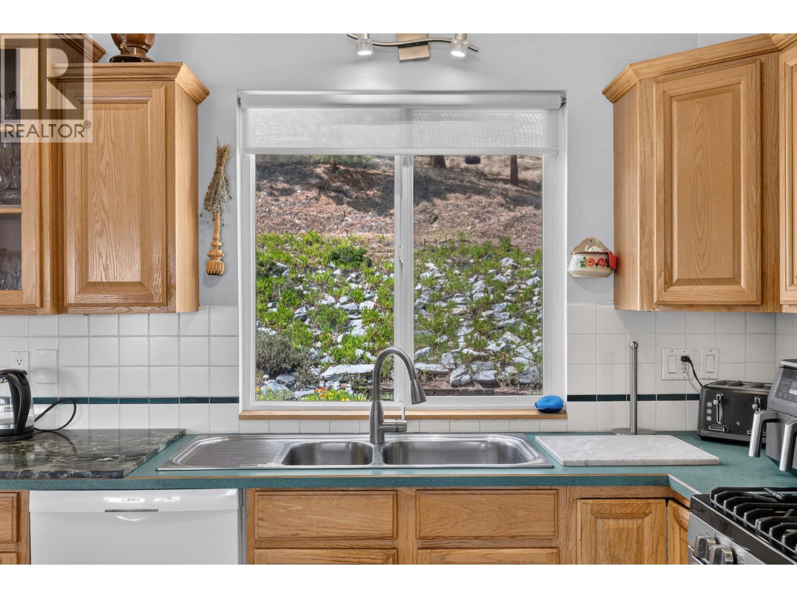 5868 MacGREGOR Road, Peachland