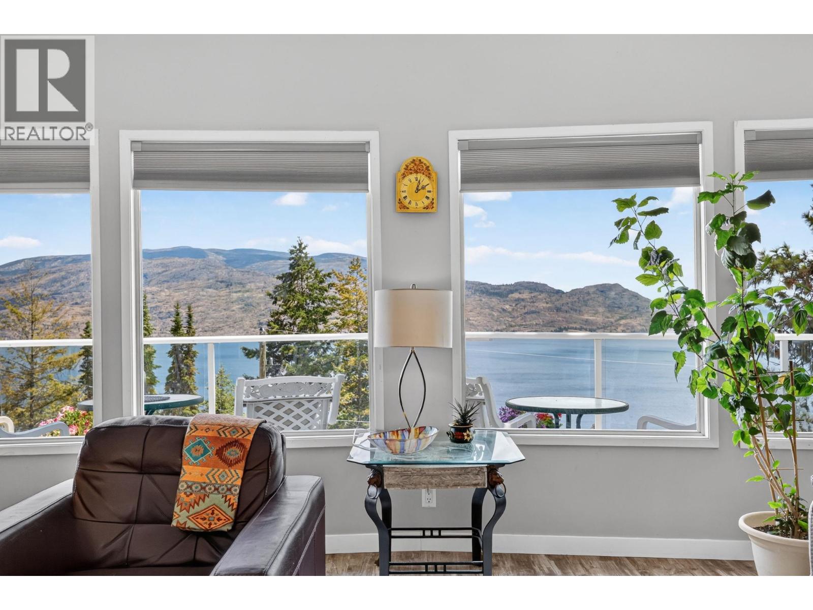 5868 MacGREGOR Road, Peachland