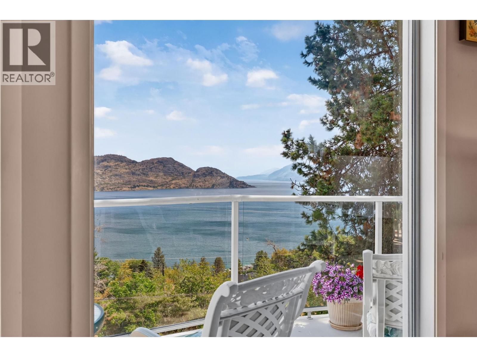 5868 MacGREGOR Road, Peachland