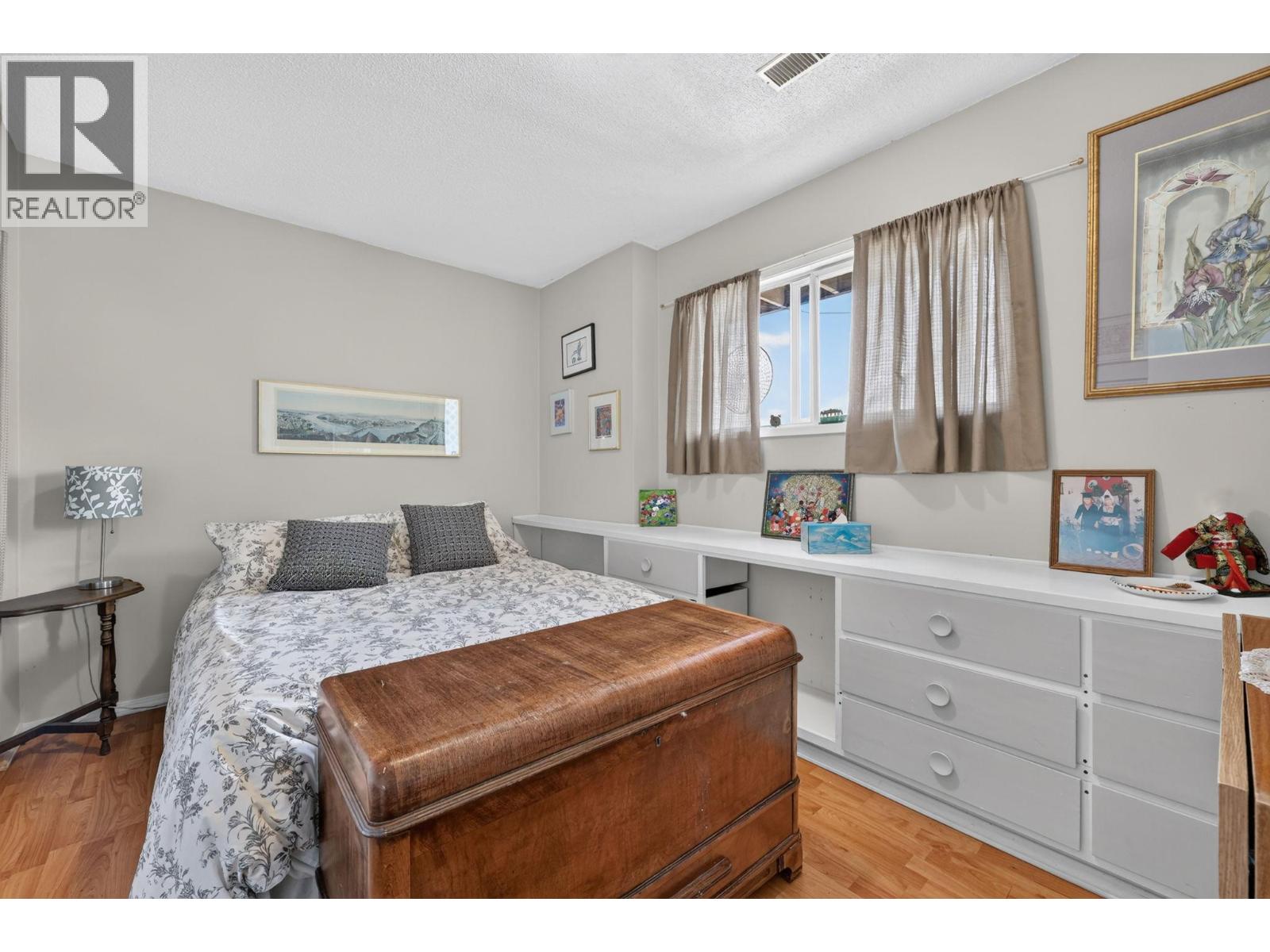 5868 MacGREGOR Road, Peachland