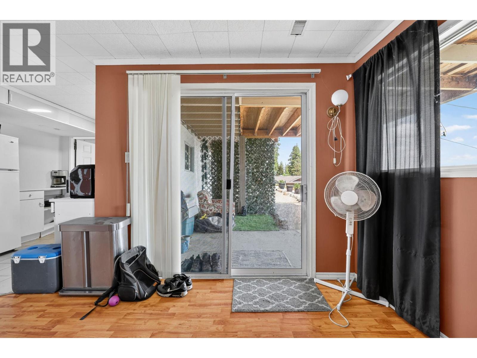 5868 MacGREGOR Road, Peachland