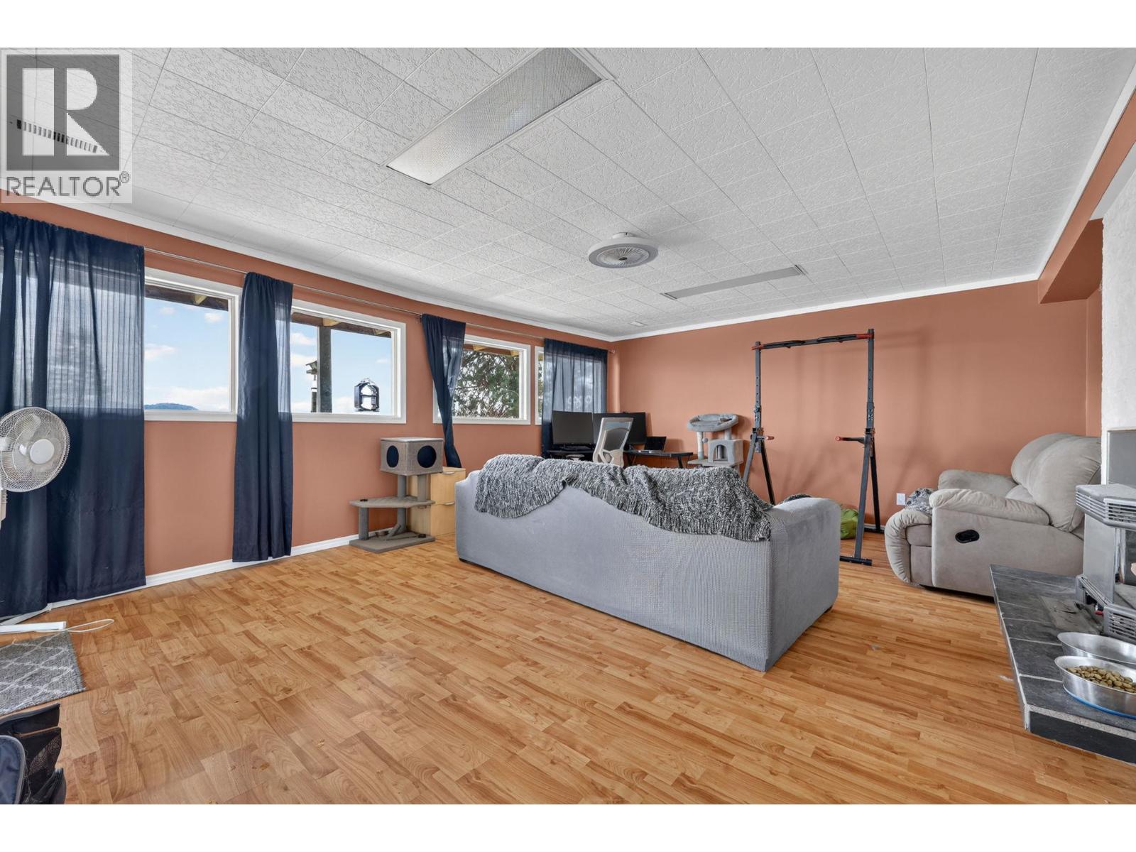 5868 MacGREGOR Road, Peachland