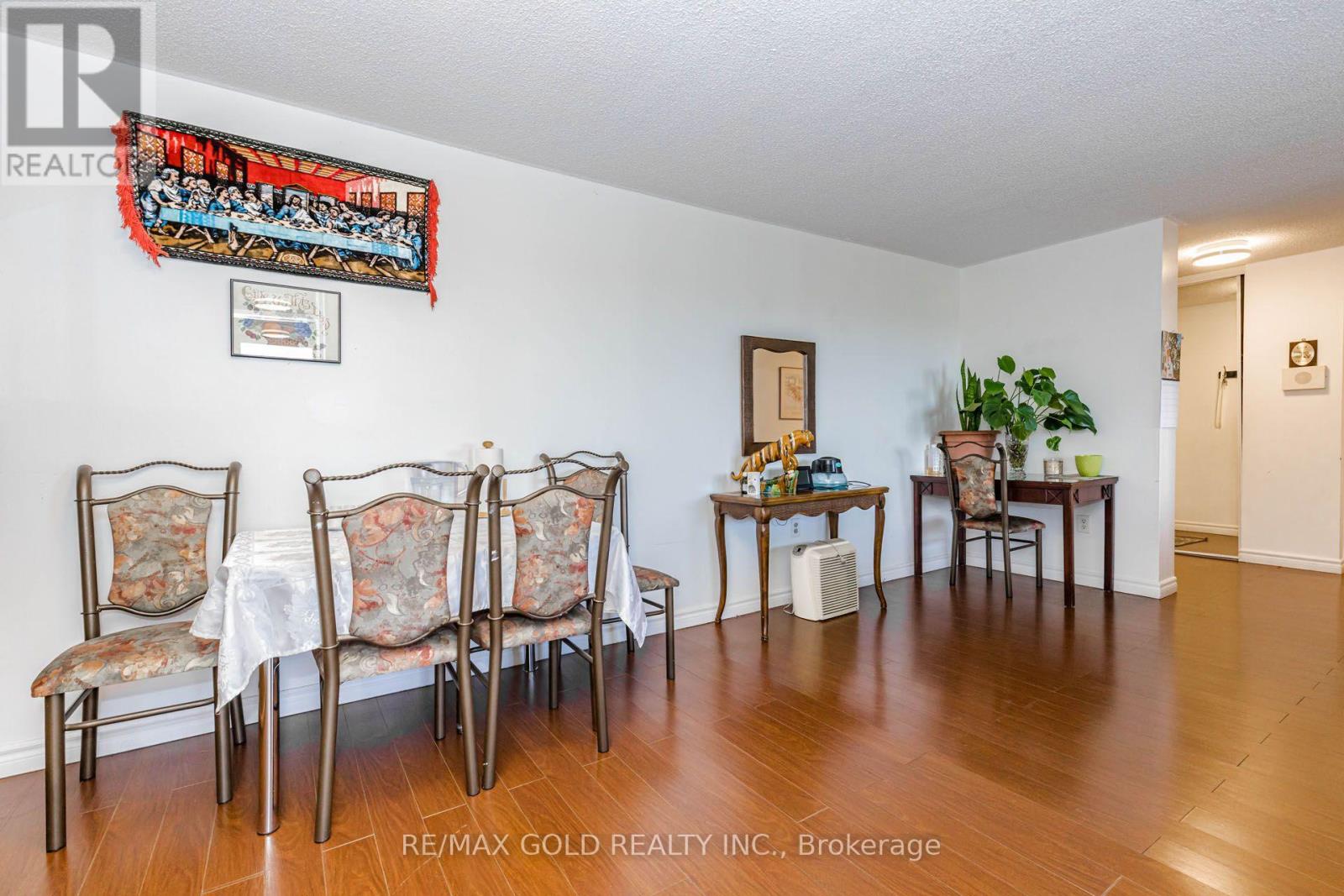 #905 17 KNIGHTSBRIDGE ROAD - 10