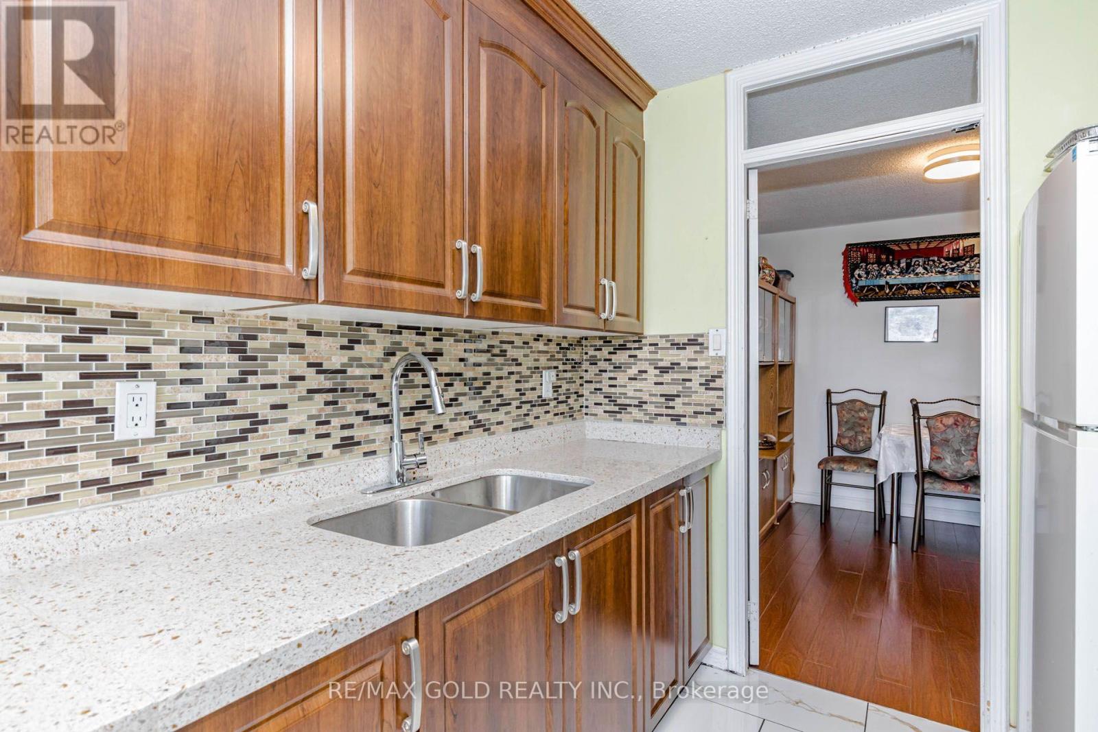 #905 17 KNIGHTSBRIDGE ROAD - 13