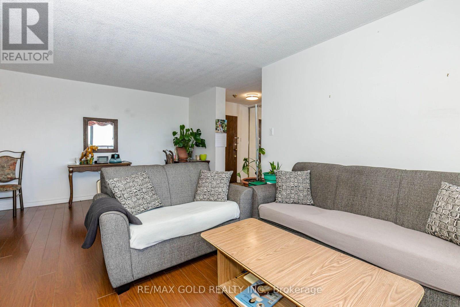#905 17 KNIGHTSBRIDGE ROAD - 8