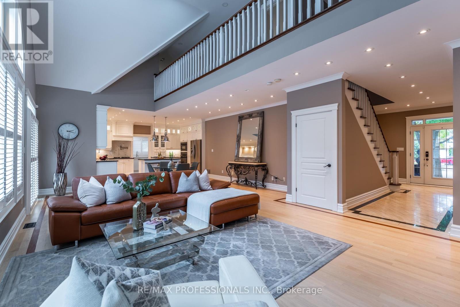 354 COUNTRY CLUB CRESCENT - 18