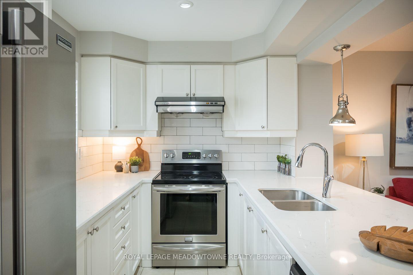 298 REIS PLACE - 18