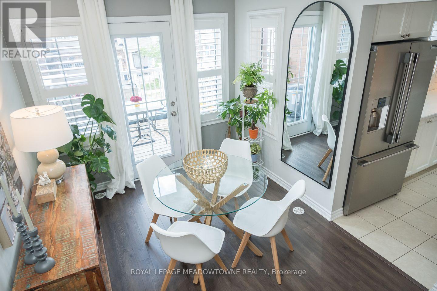 298 REIS PLACE - 25
