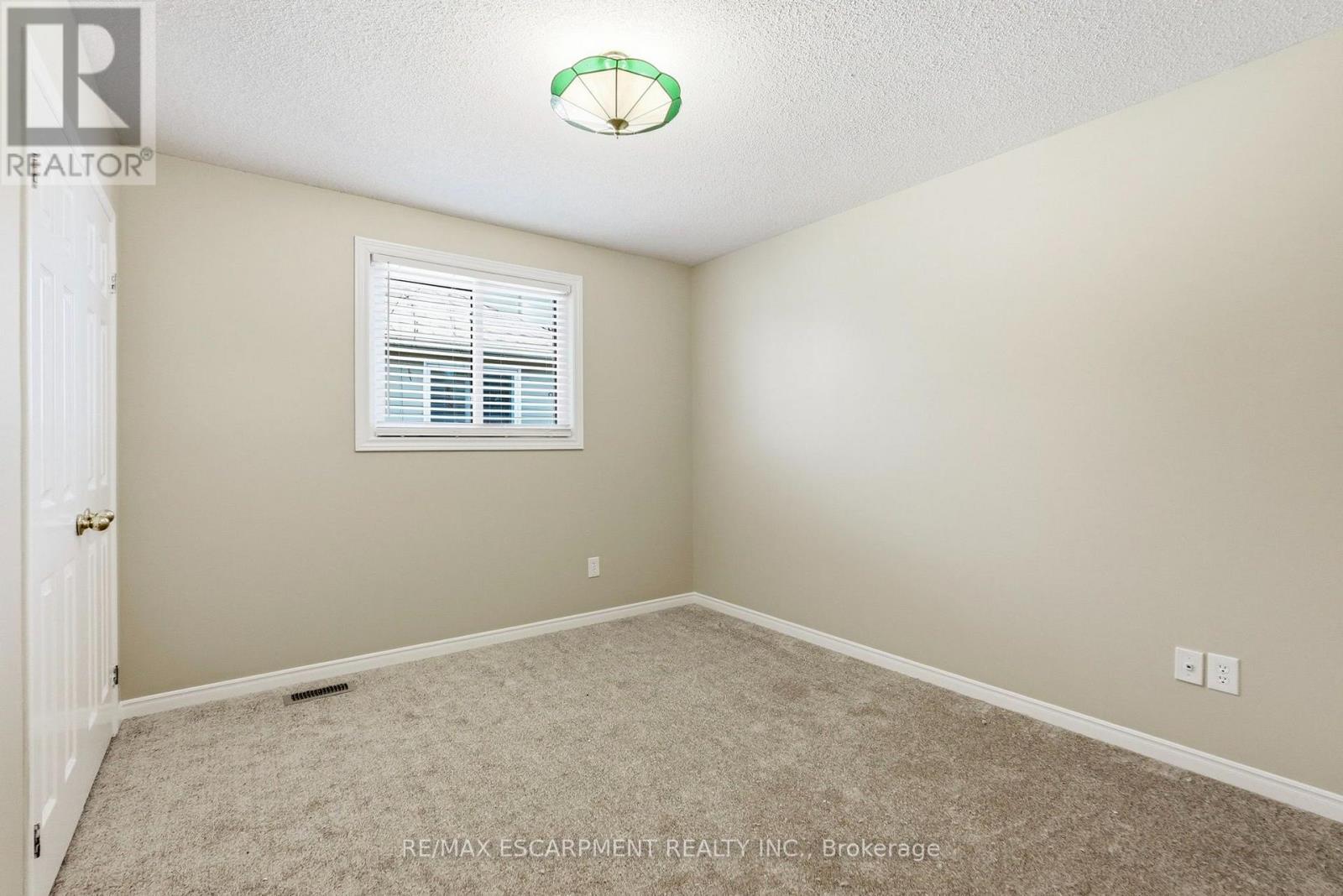 121 FIRST ROAD W - Image 32