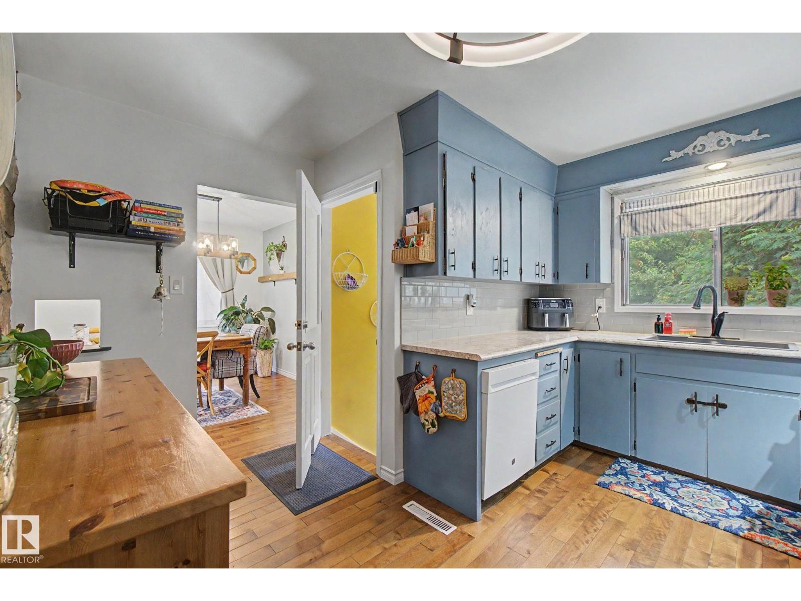 7712 159 ST NW - 9