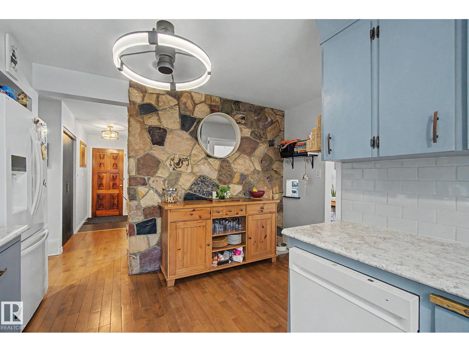 7712 159 ST NW - 8