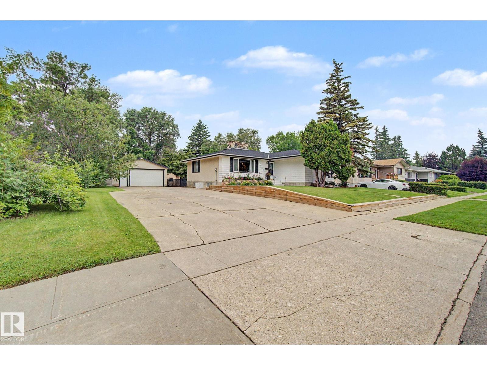 7712 159 ST NW - 27