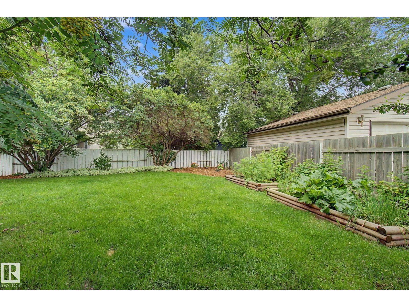 7712 159 ST NW - 26