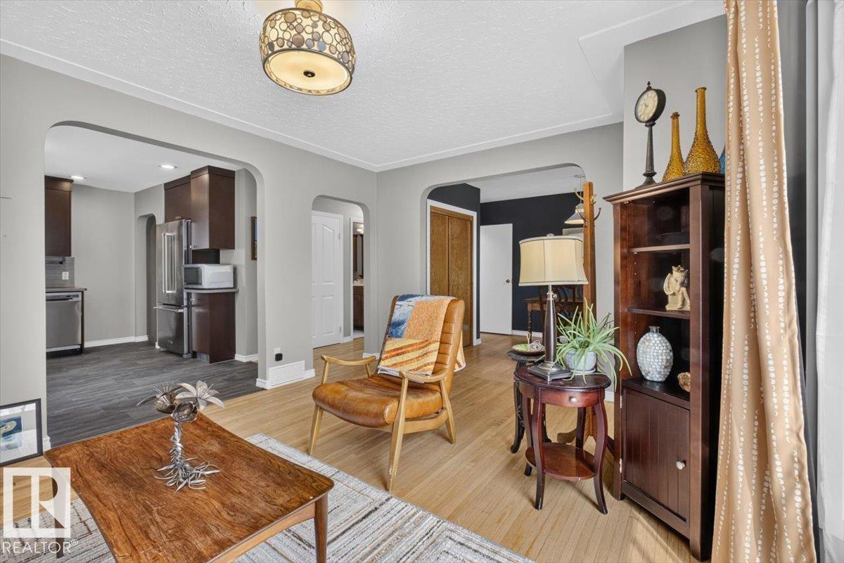 11934 43 ST NW - 10