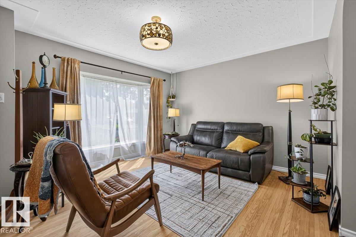 11934 43 ST NW - 8