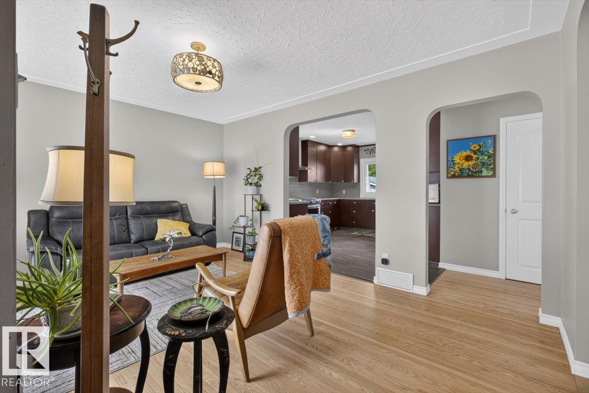 11934 43 ST NW - 6