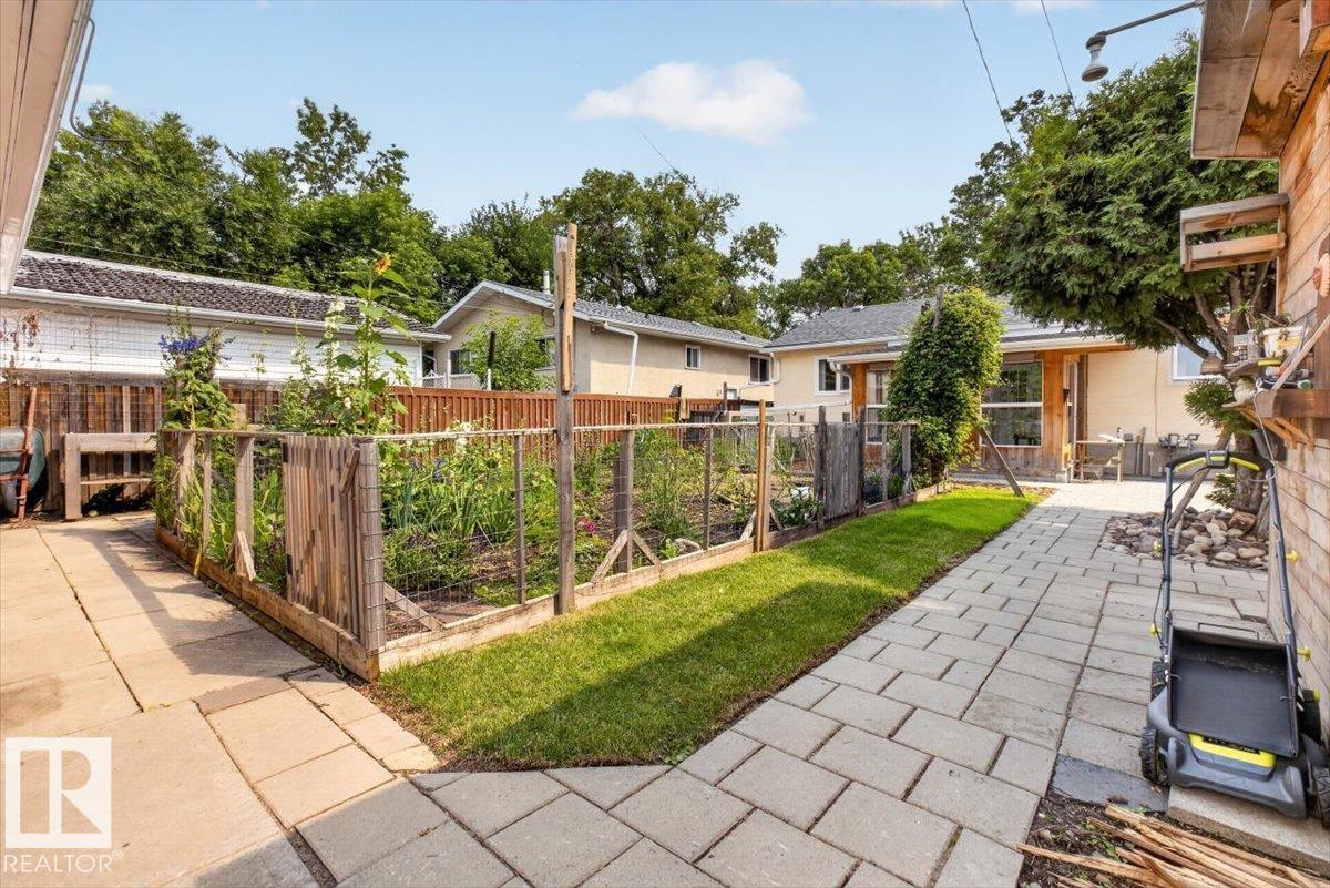11934 43 ST NW - 44