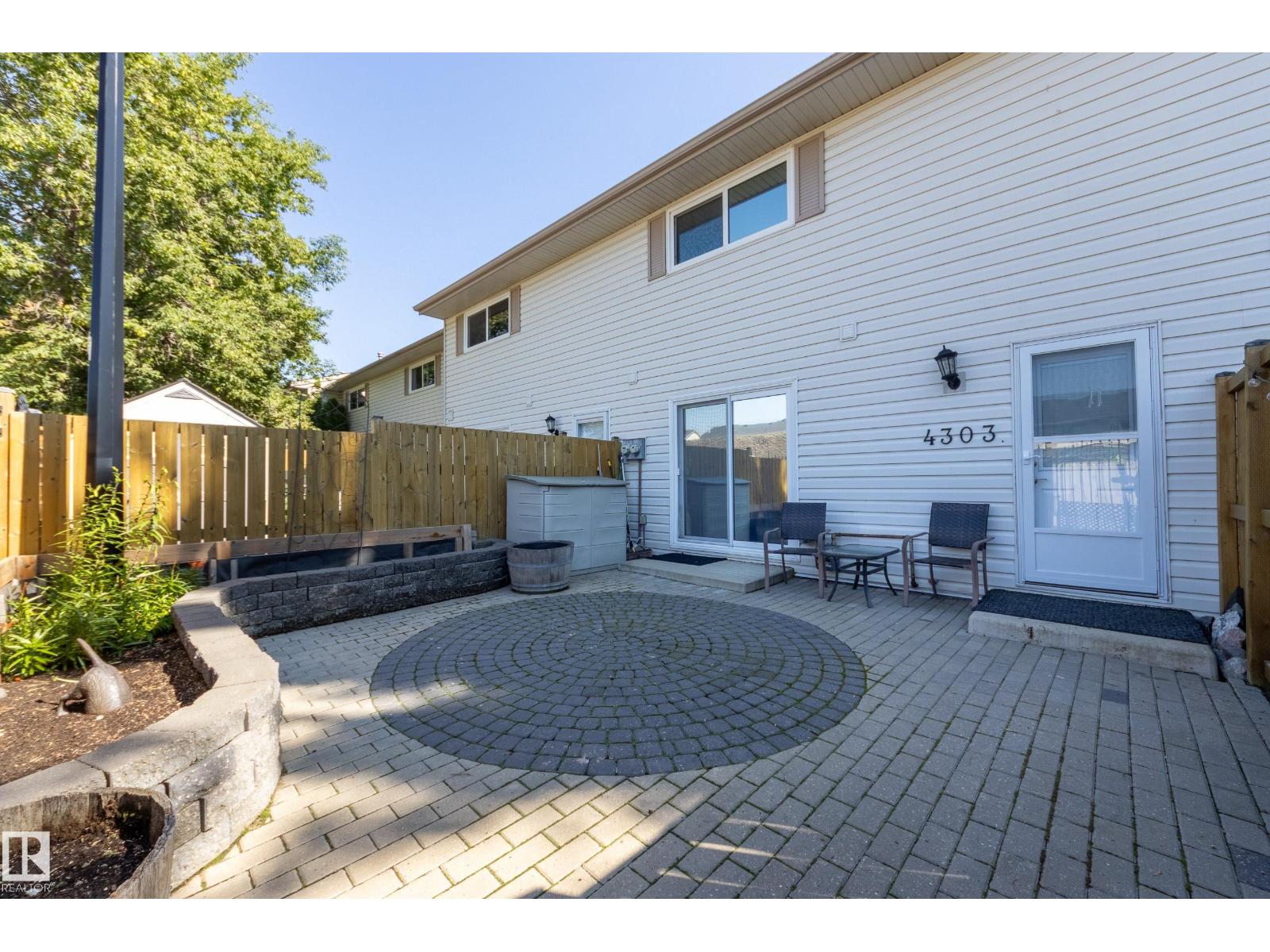 4303 46 ST - 1