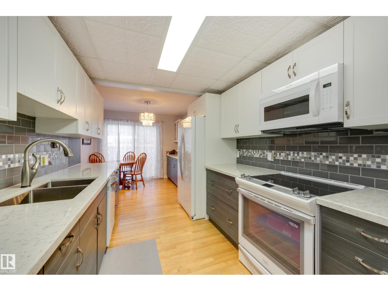 4303 46 ST - 12