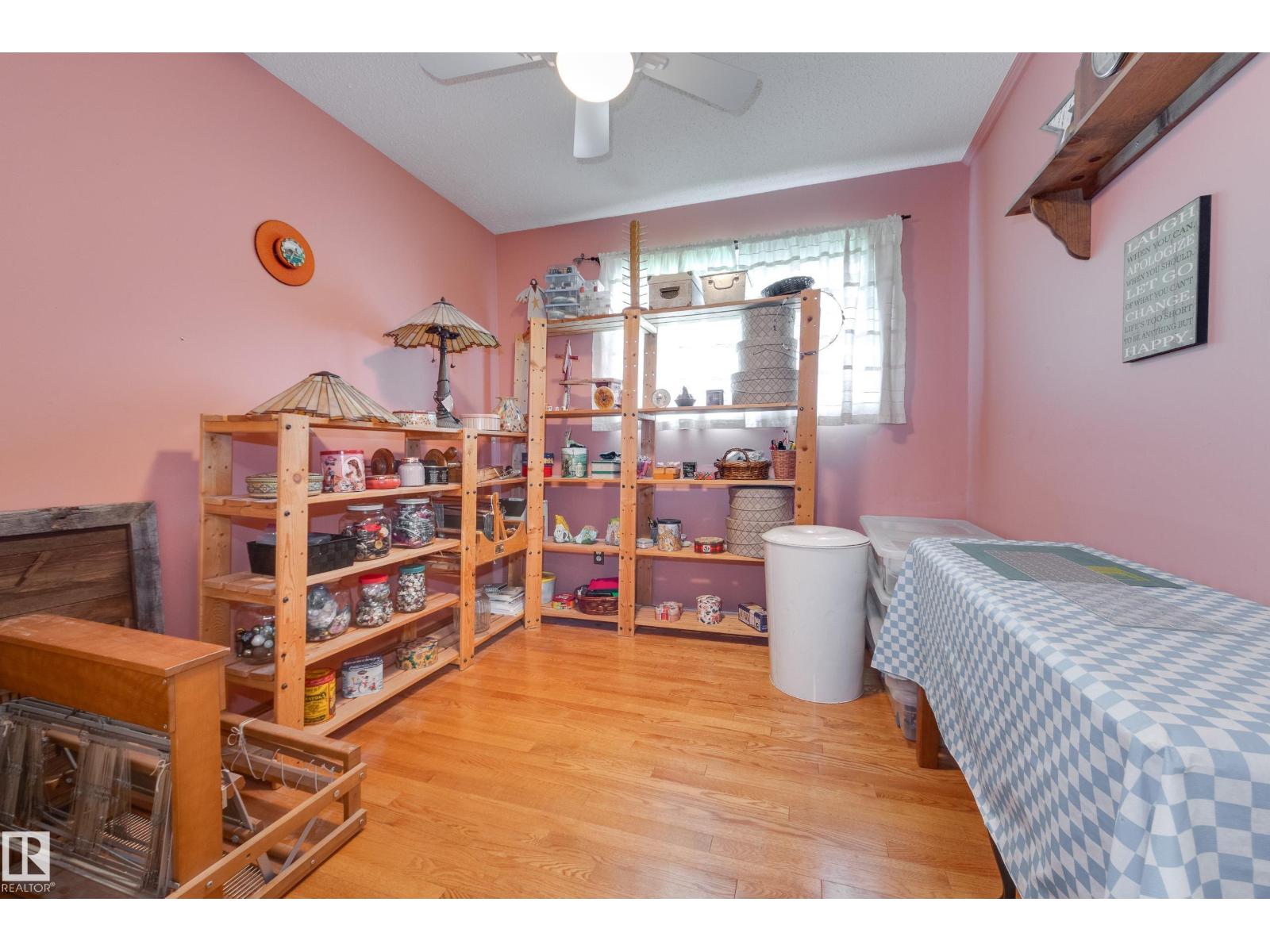 4303 46 ST - 23