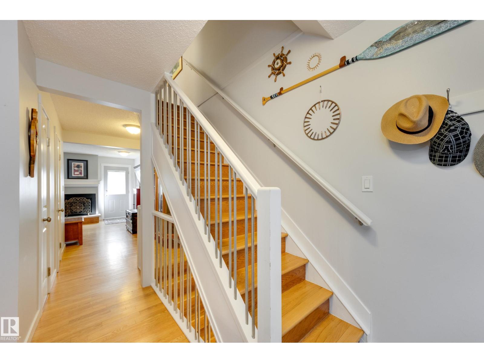 4303 46 ST - 17