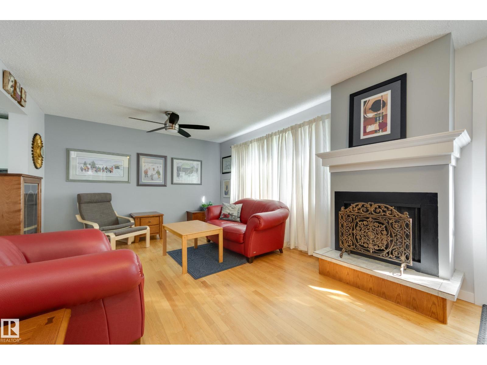 4303 46 ST - 7