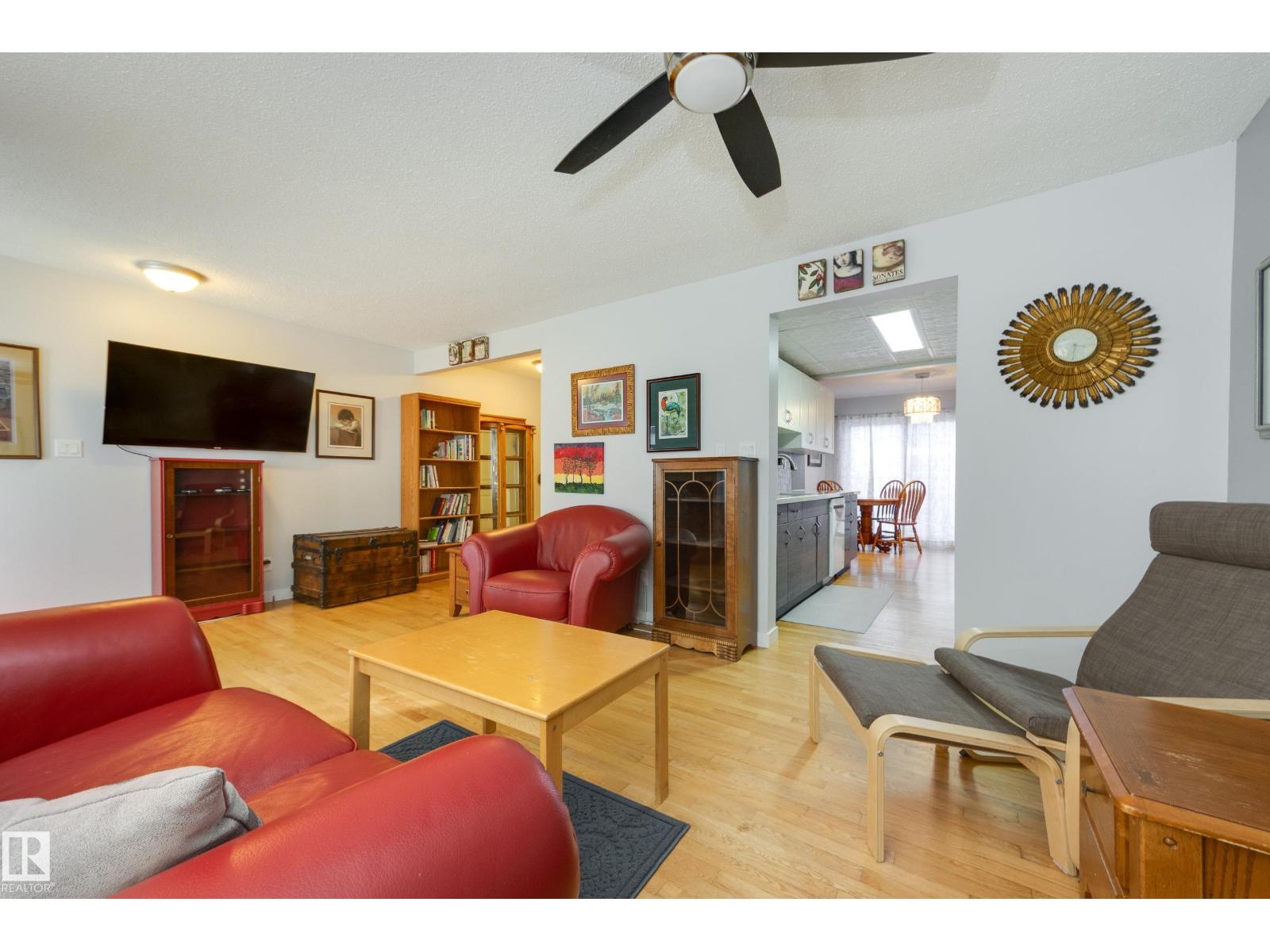 4303 46 ST - 10