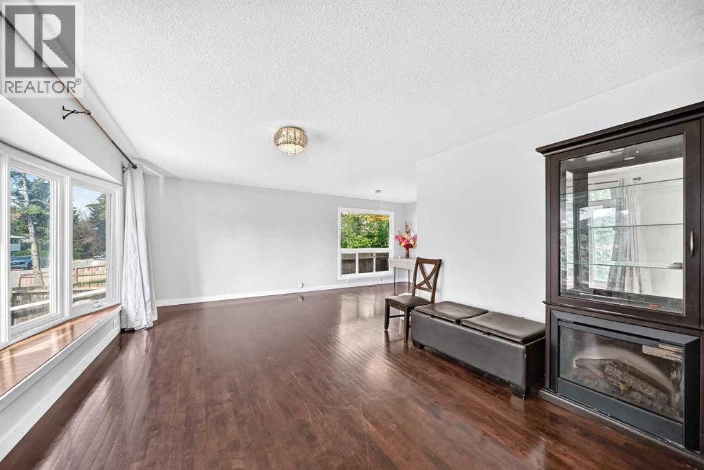 6016 18 Avenue NE, Pineridge, Calgary photo 2