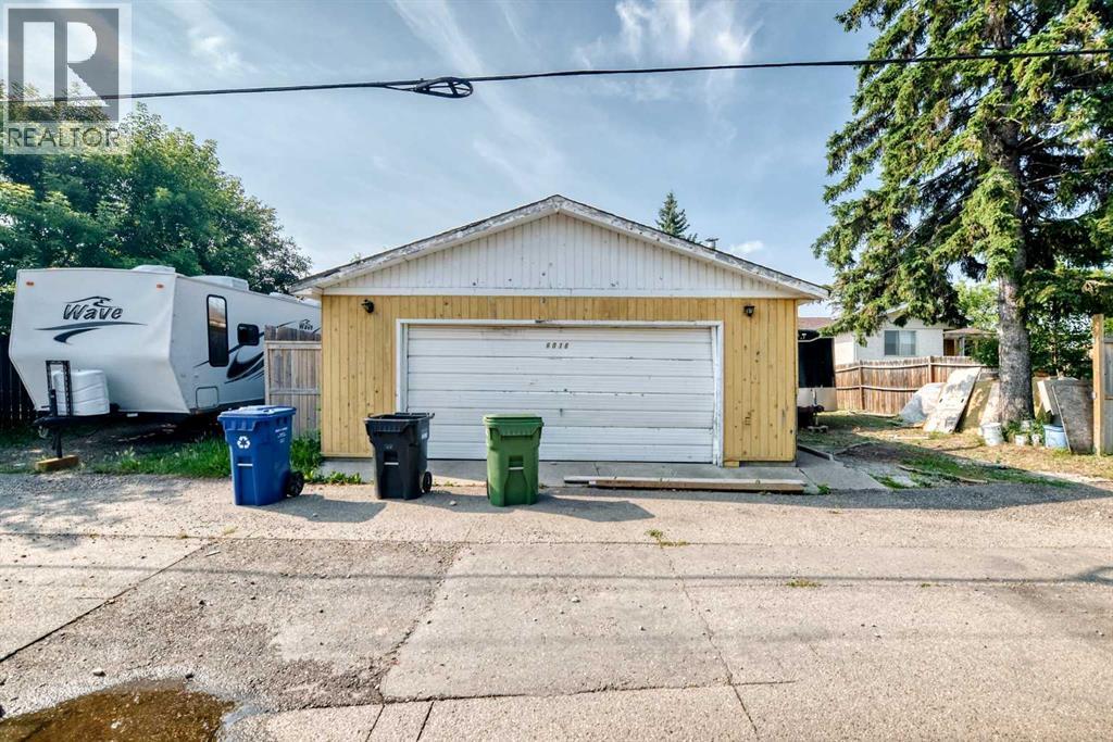 6016 18 Avenue NE - 23