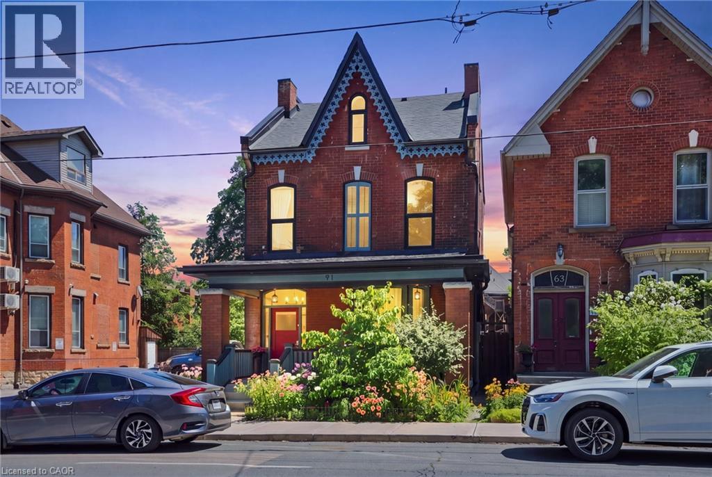 91 Wellington St. S Unit Upper