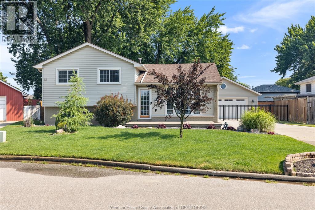 2935 GRANBY CRESCENT - 1