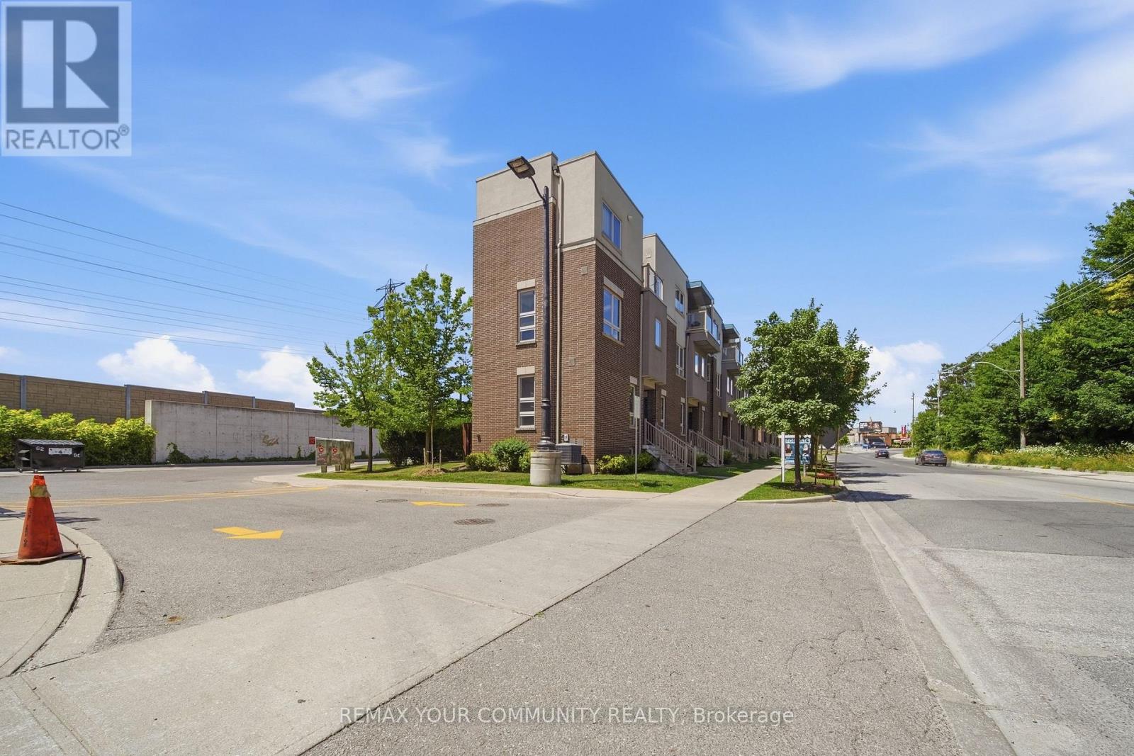 #2 90 CALEDONIA PARK ROAD - 31