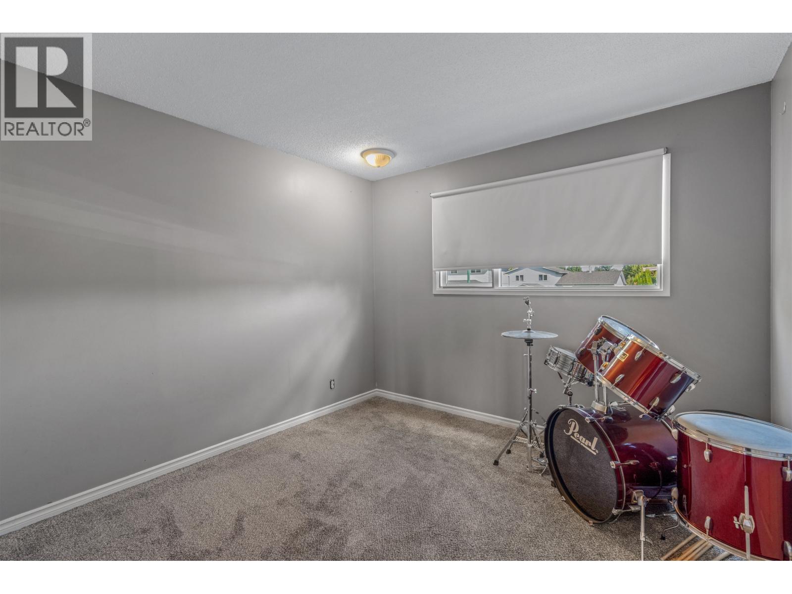 389 NEFF CRESCENT - 24