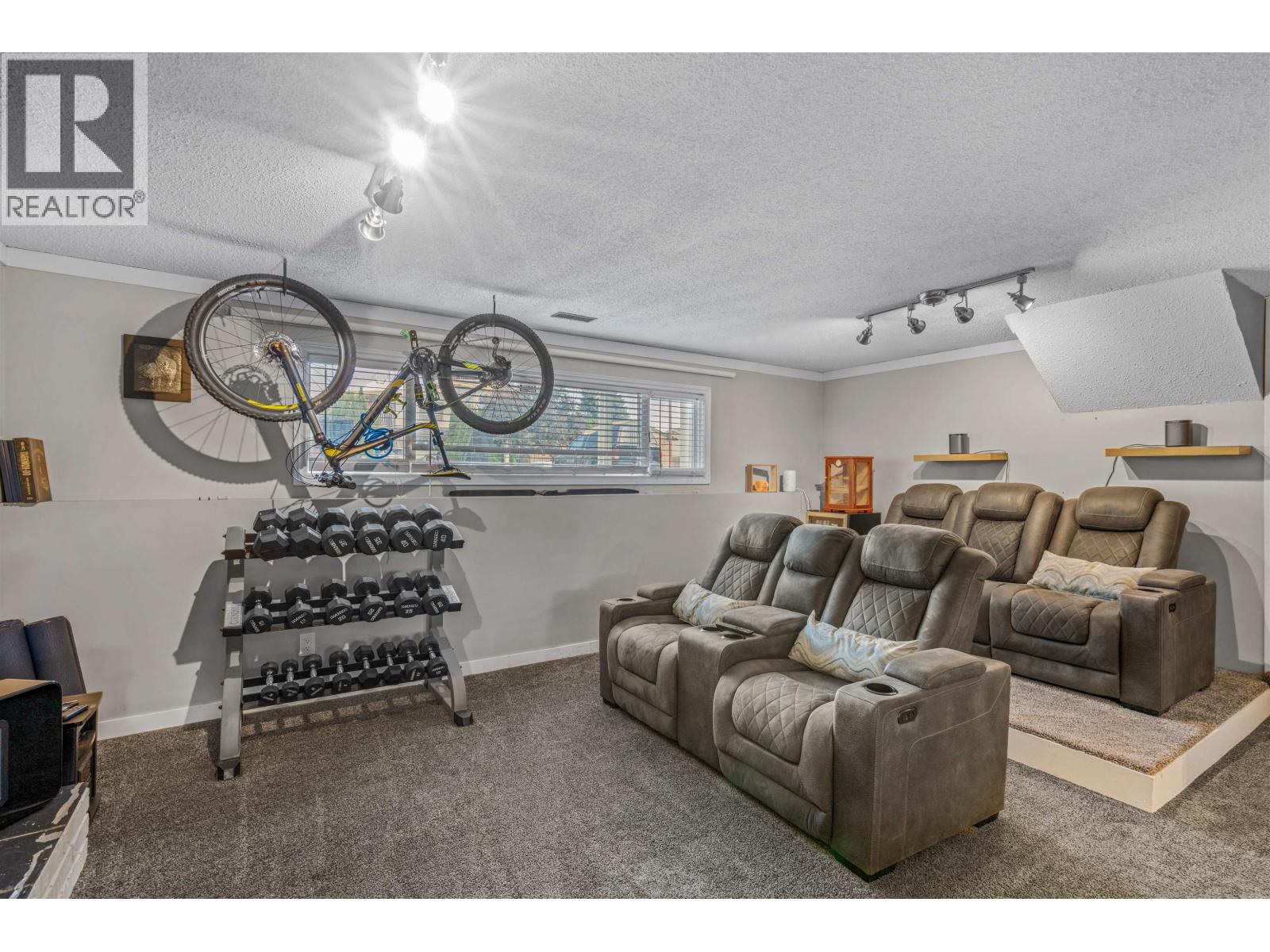 389 NEFF CRESCENT - 32