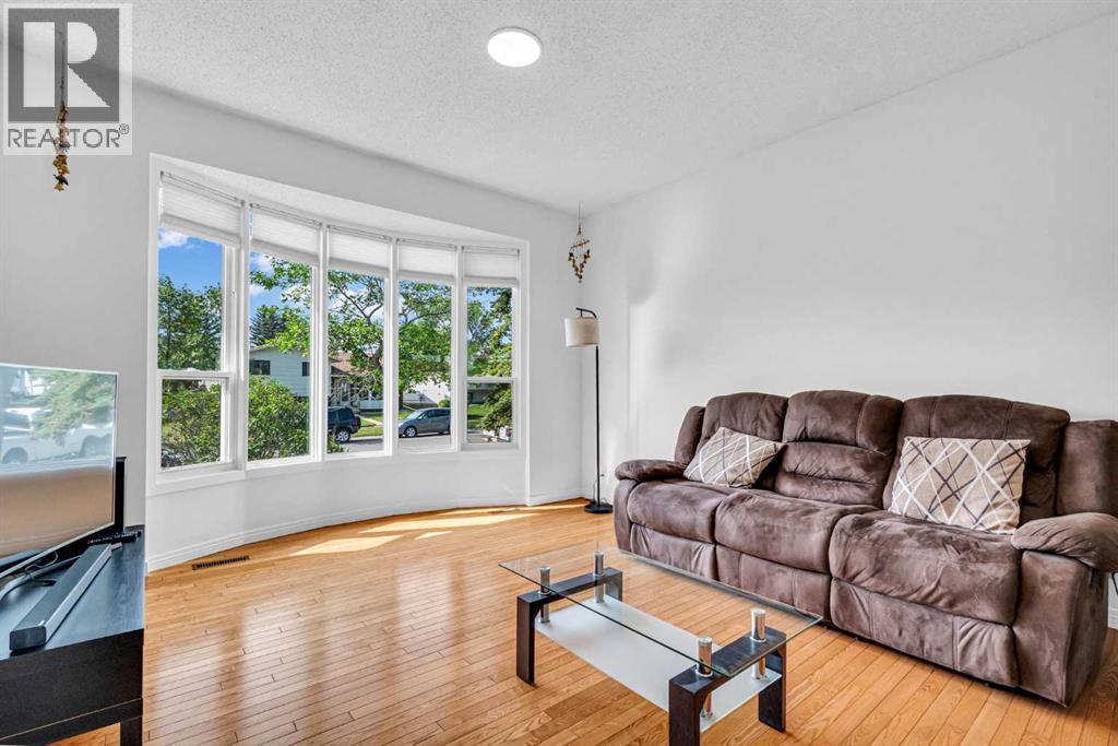 6716 37 Avenue NE, Temple, Calgary photo 2