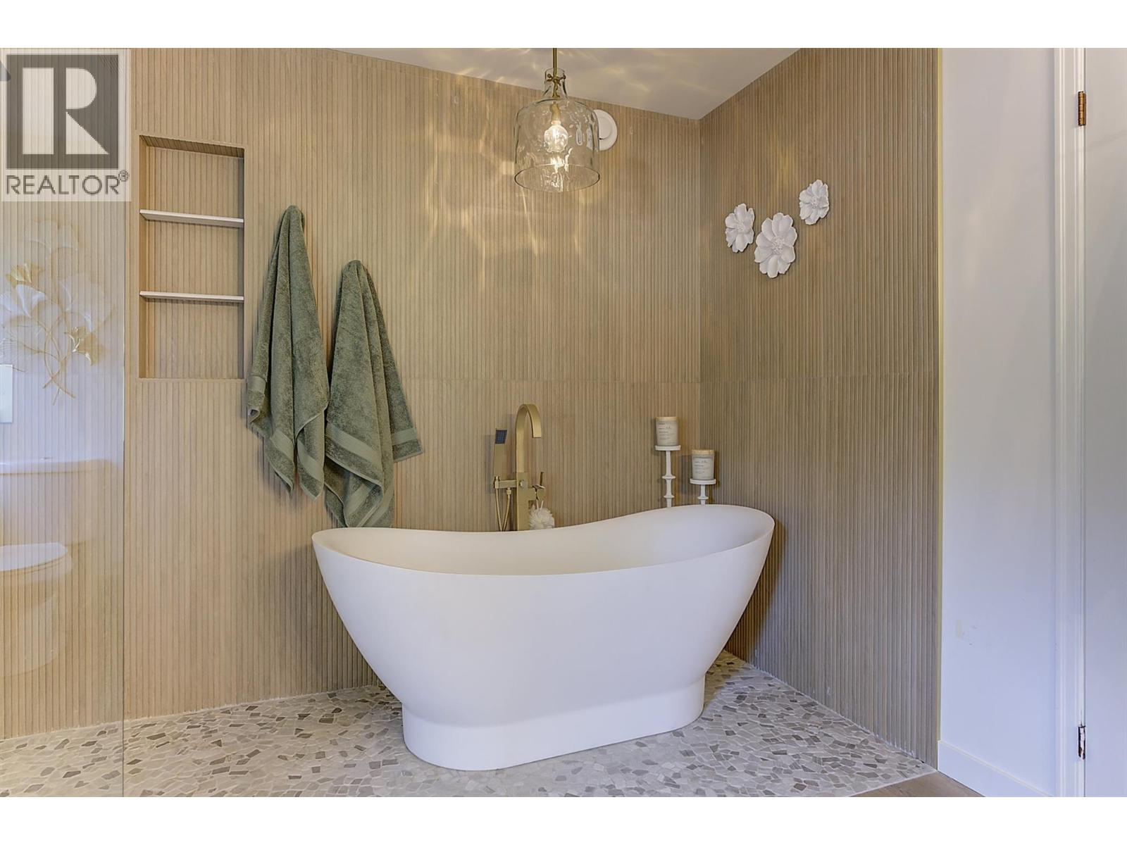 687 Barnaby Road - 40