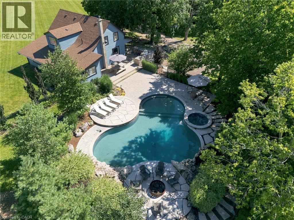 62 THOMPSON Road