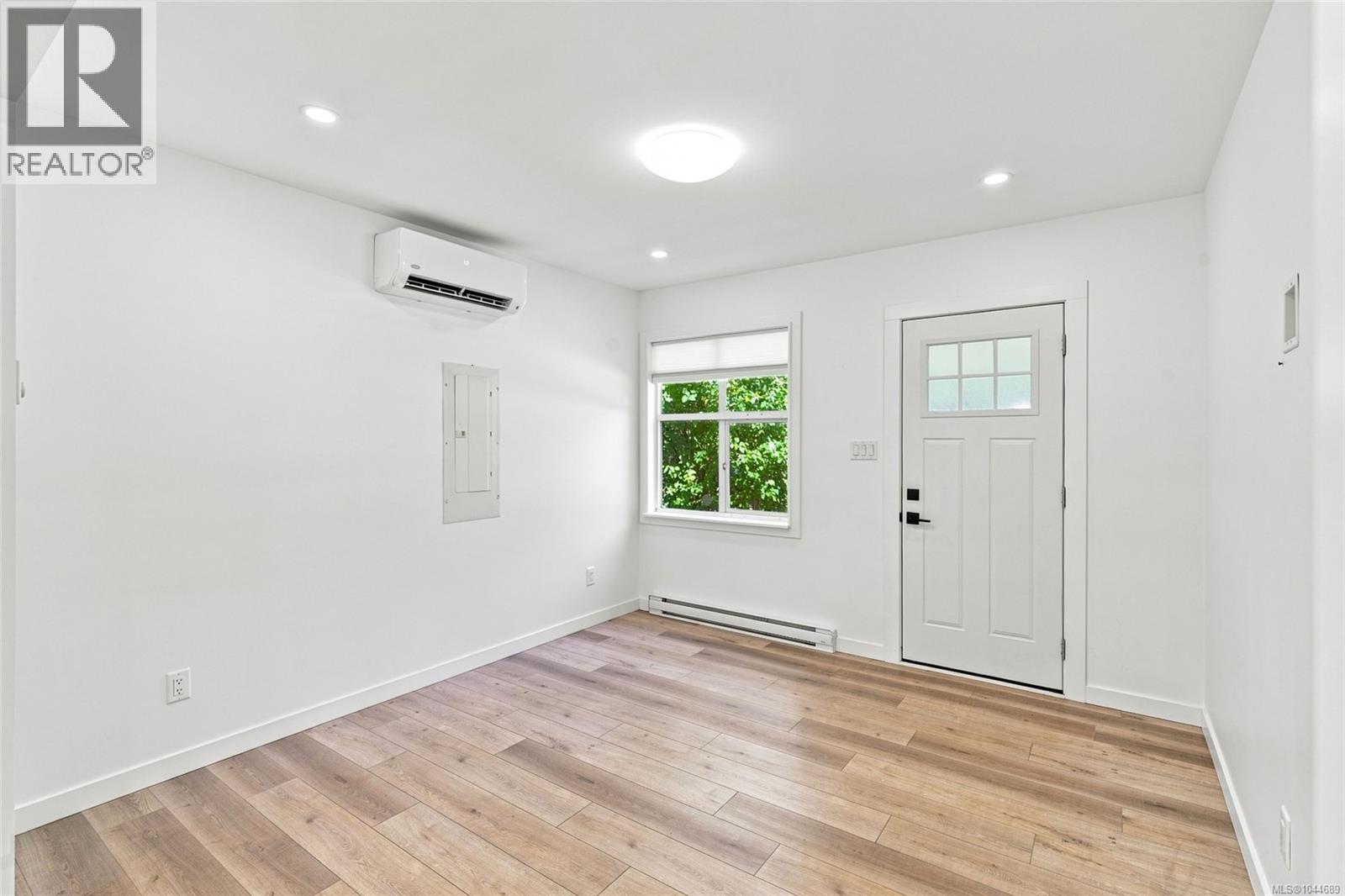 121 Pine St - 10