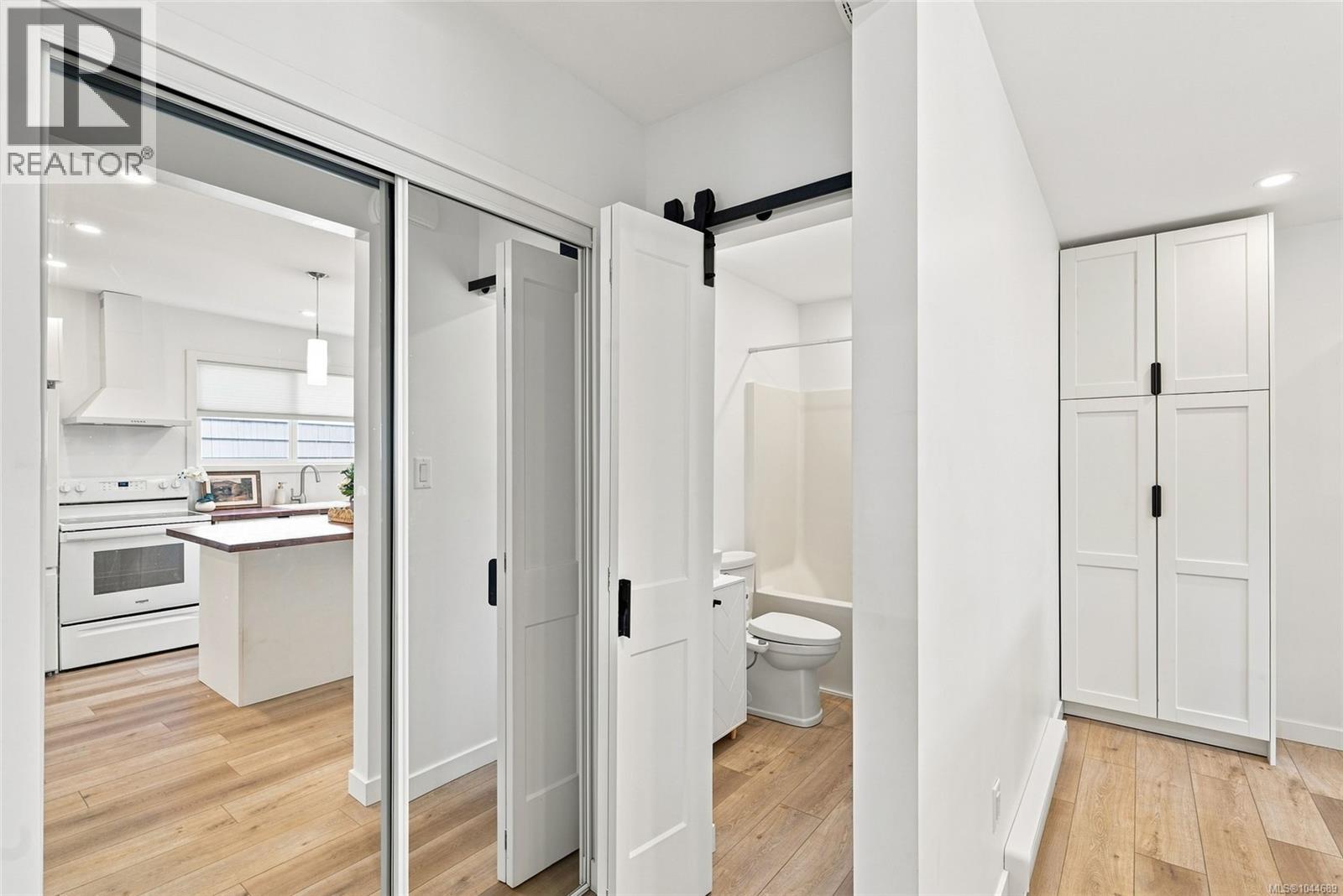 121 Pine St - 13