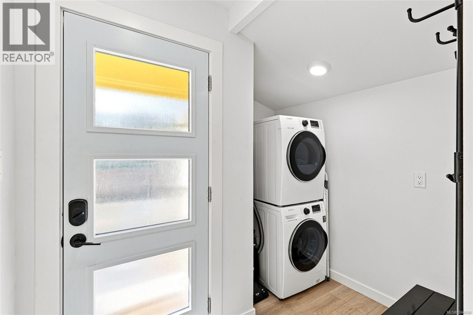 121 Pine St - 19