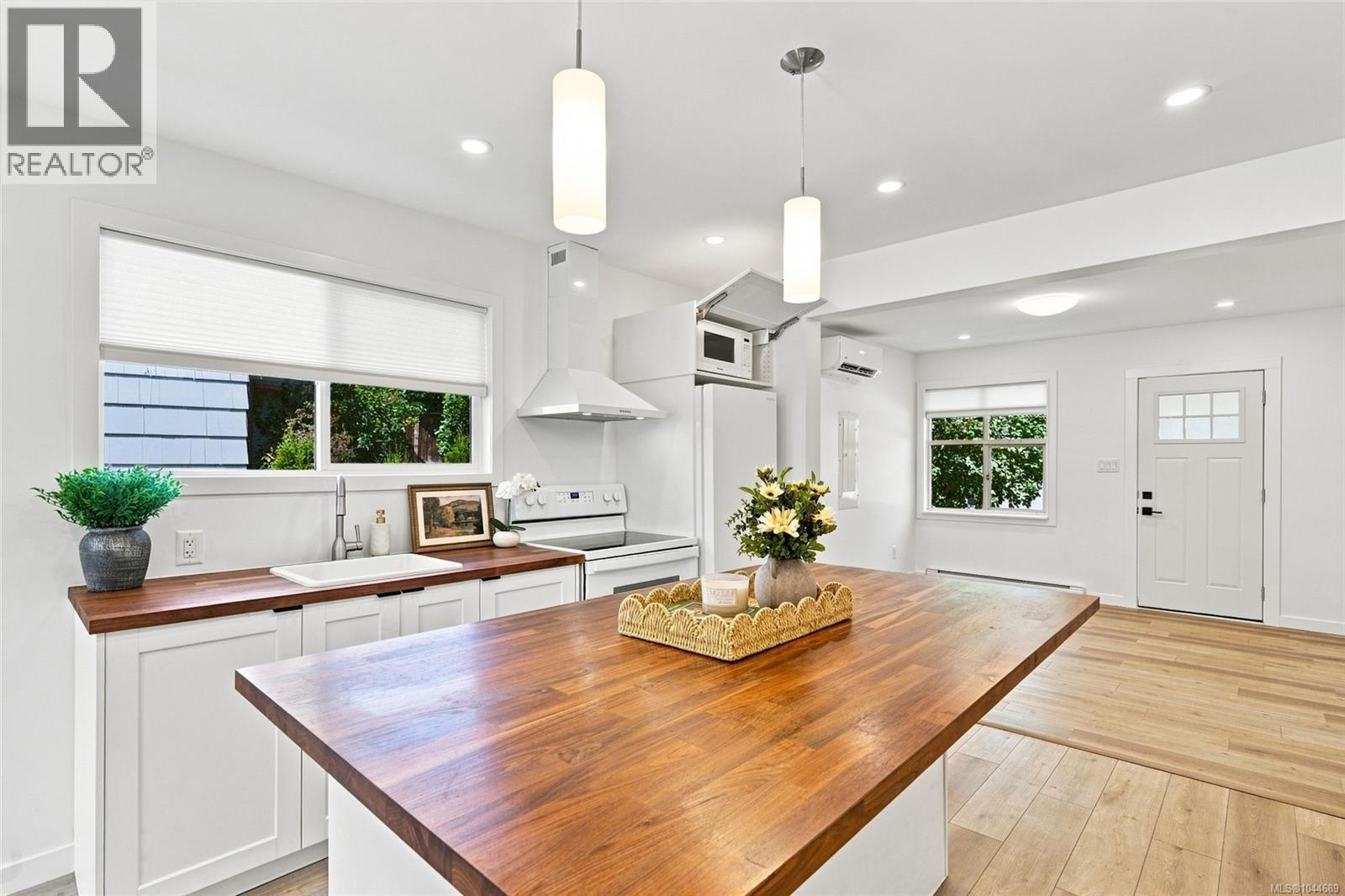 121 Pine St - 7