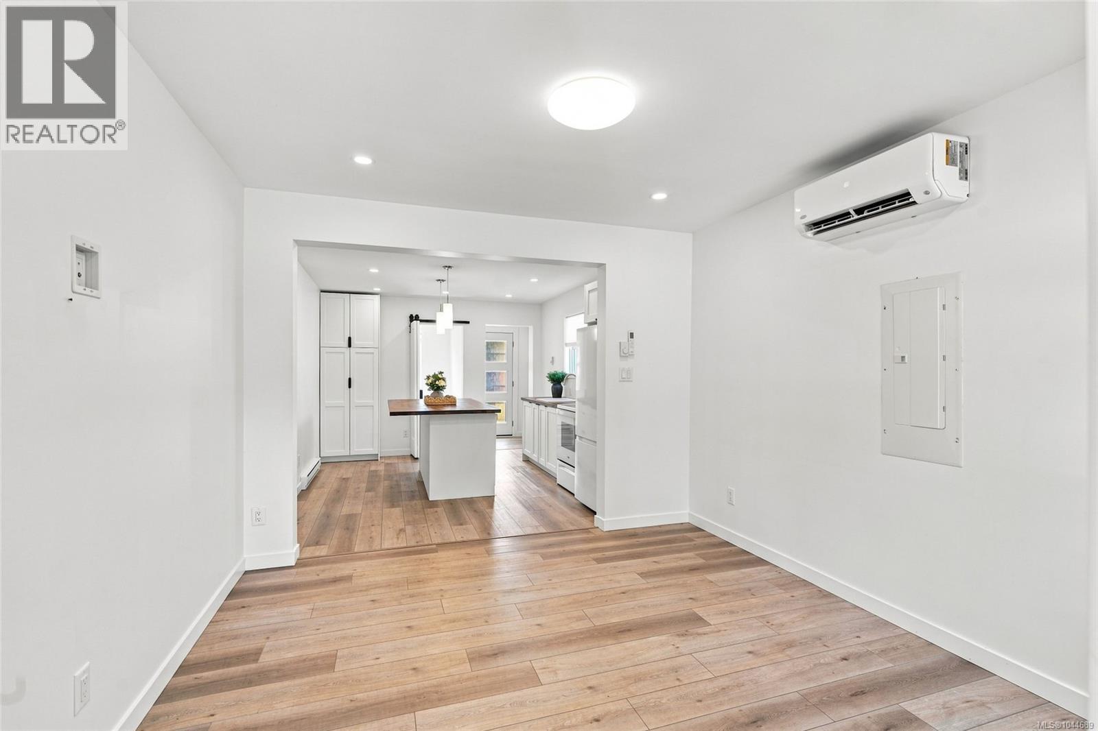 121 Pine St - 8