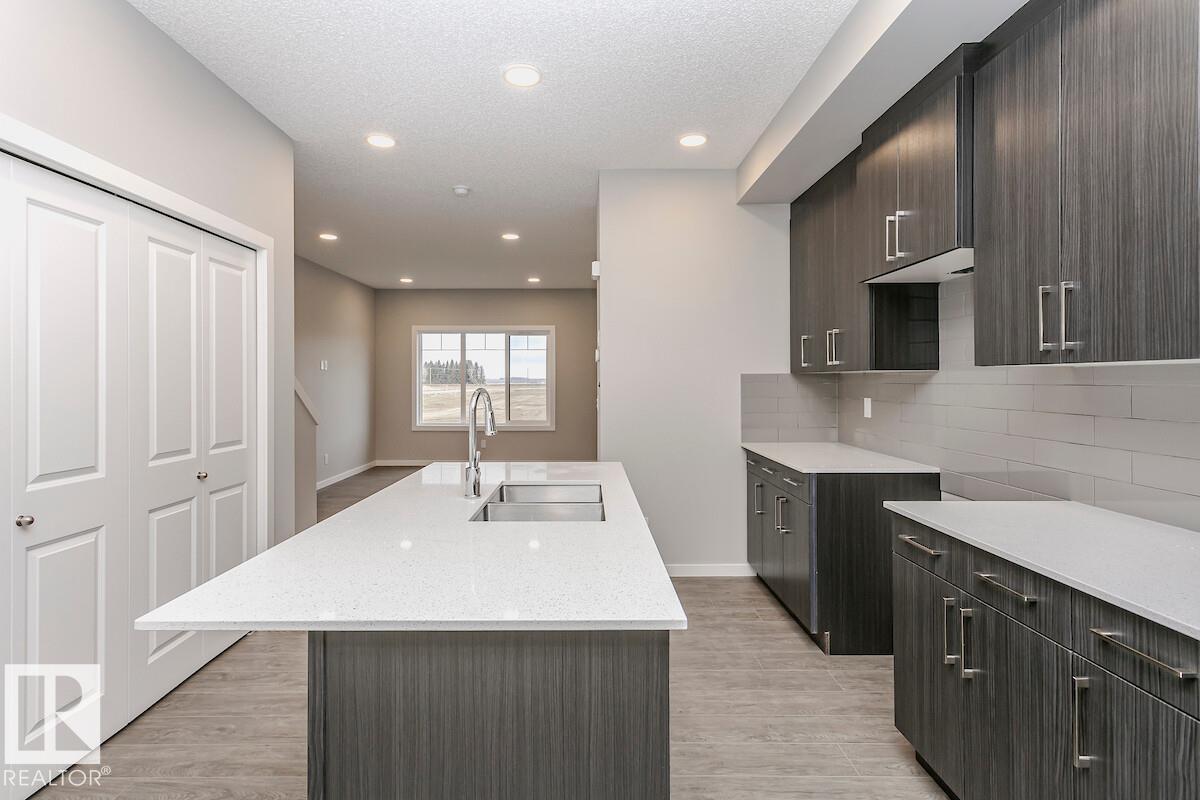 306 Hawthorn WY - Image 8
