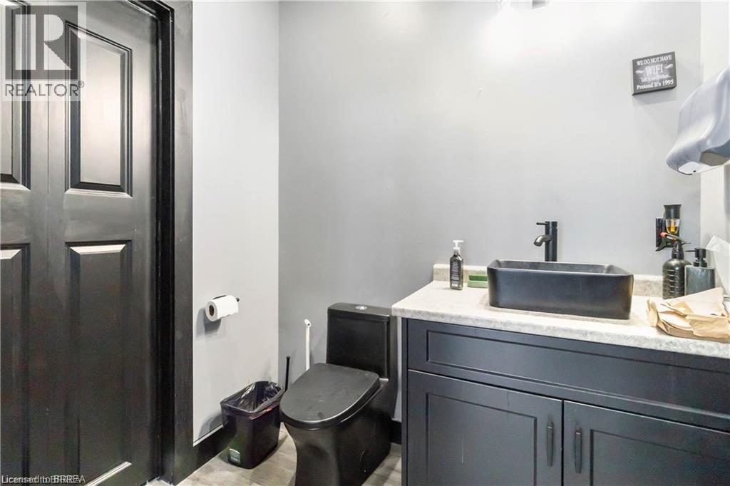 14 DALHOUSIE Street, Brantford — photo 10