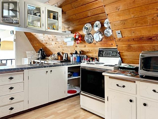315 DEACON LANE, Galiano Island