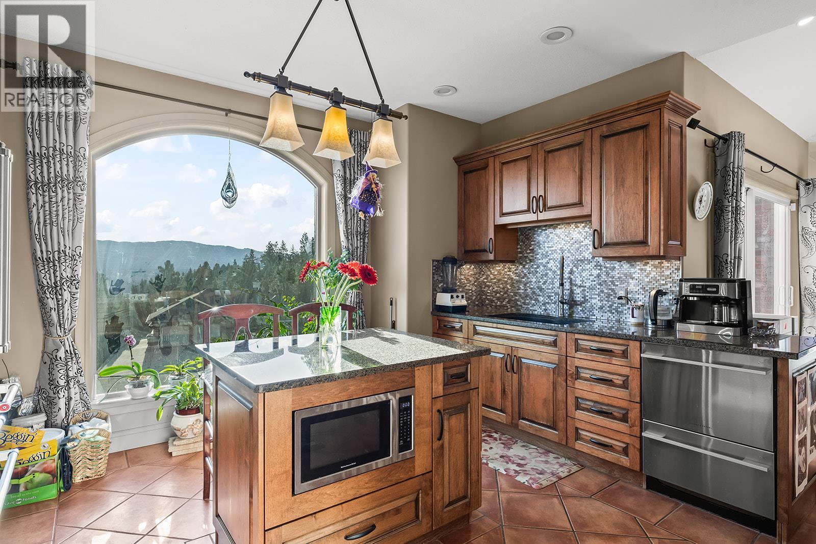  2376 Nahanni Court, Kelowna