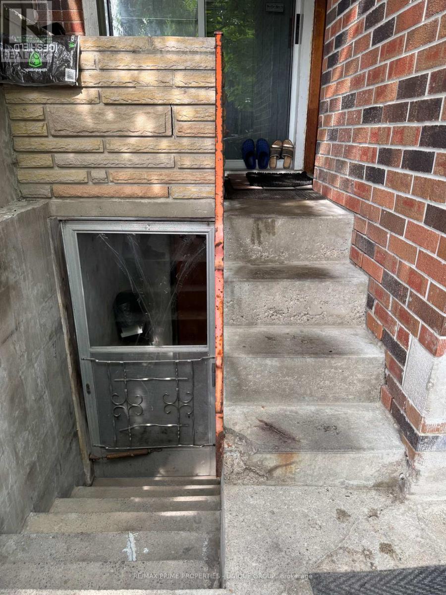 2330 DUFFERIN STREET - 4
