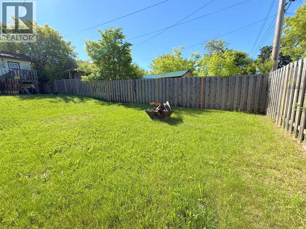 4909 42 Street - 17