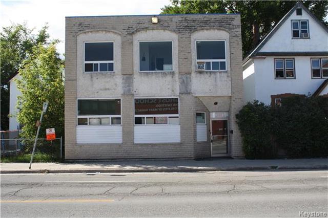 330 Selkirk Avenue, Winnipeg, Manitoba, R2W2M1, Winnipeg, Manitoba — photo 1 of 5